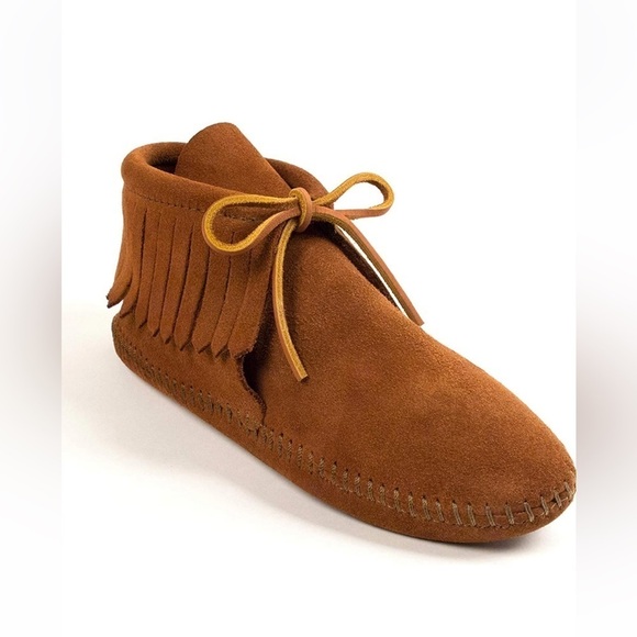 NWOT Minnetonka Women's Classic Fringe Boot in Softsole Brown - Picture 2 of 15